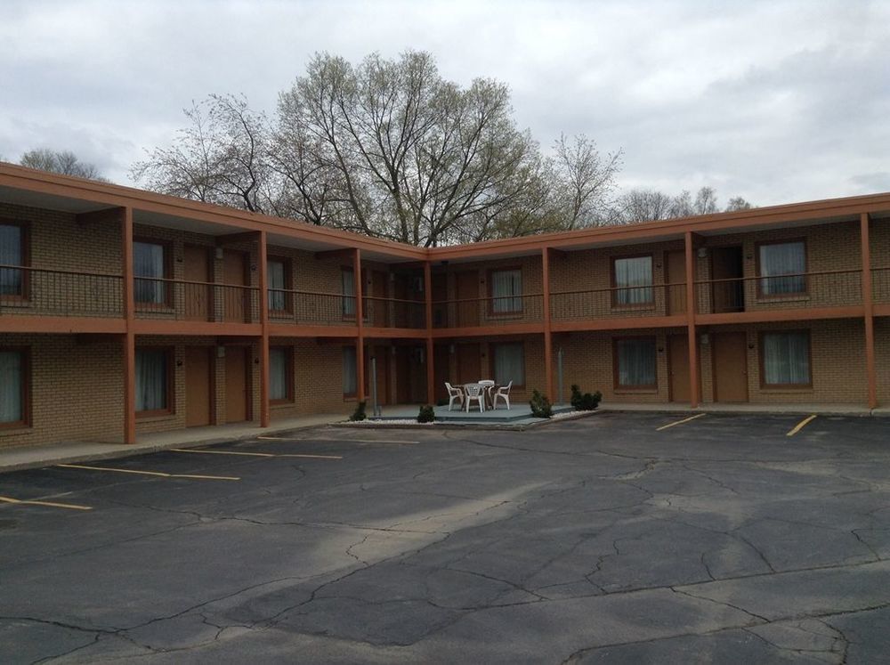 Village Inn Motel - Berrien Springs Экстерьер фото