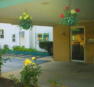 Village Inn Motel - Berrien Springs Экстерьер фото