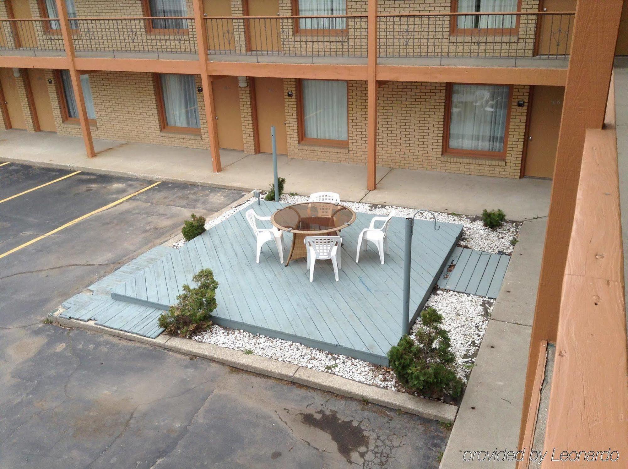 Village Inn Motel - Berrien Springs Экстерьер фото
